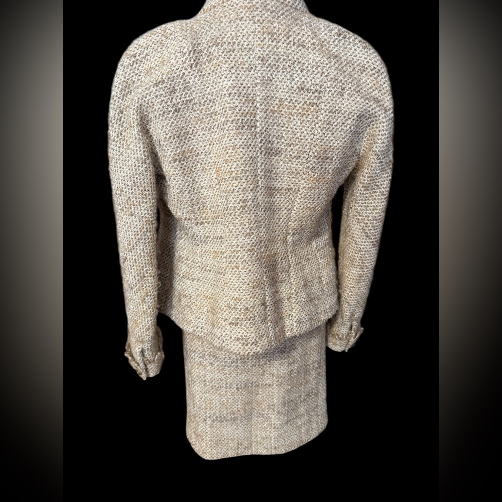 CHANEL Beige Tweed Suit - Picture 11 of 16
